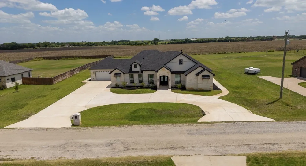8224 Harvest Drive Grandview, TX 76050