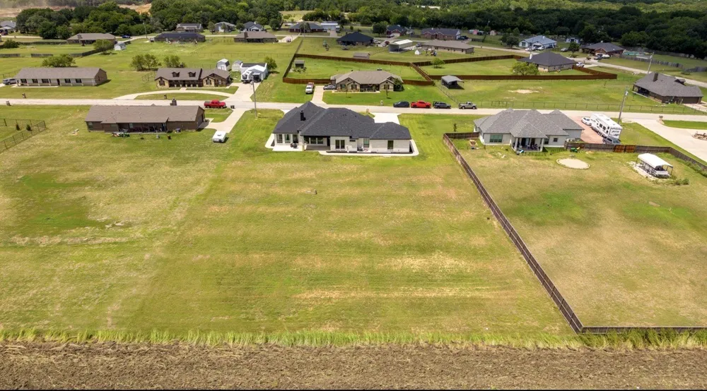 8224 Harvest Drive Grandview, TX 76050