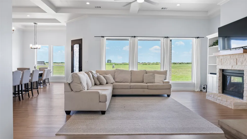 8224 Harvest Drive Grandview, TX 76050