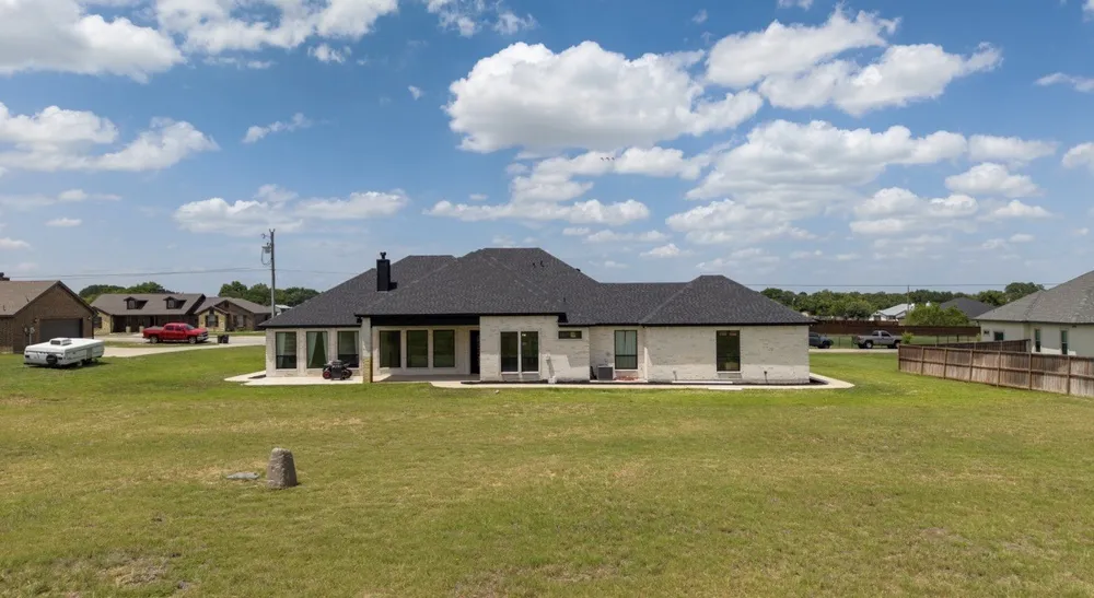 8224 Harvest Drive Grandview, TX 76050