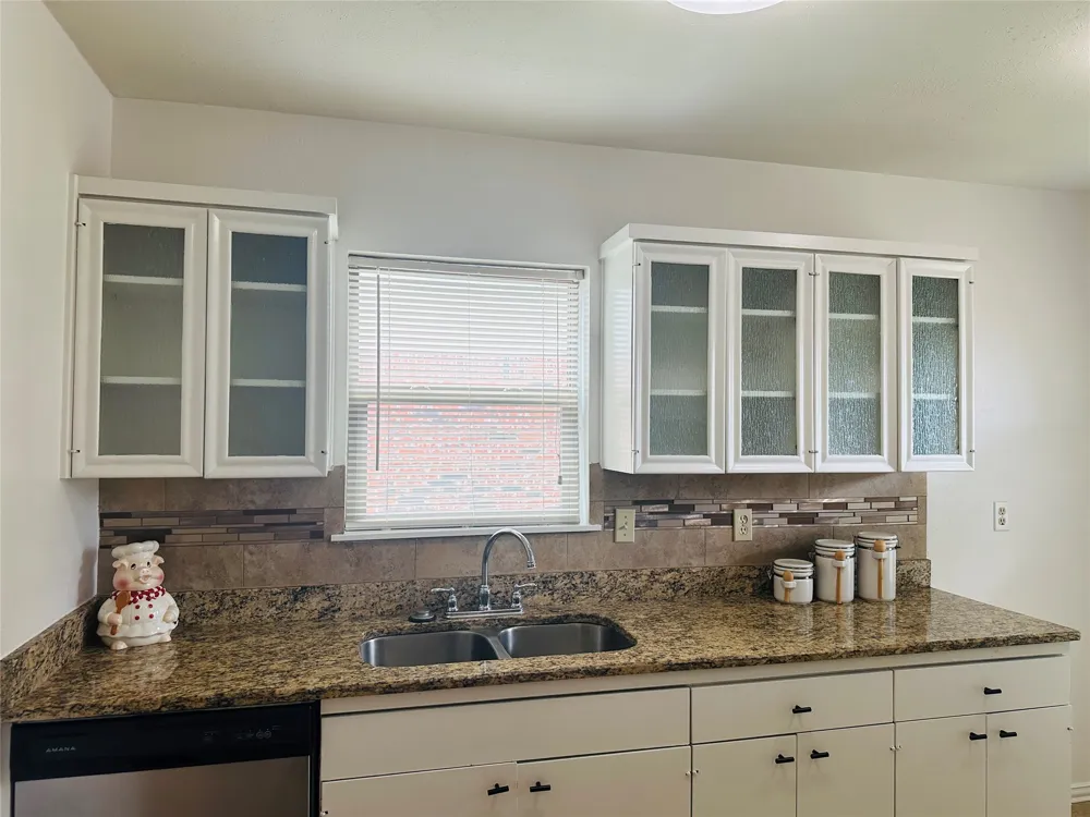 4705 Largo Trail Garland, TX 75044