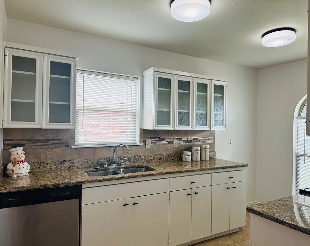 4705 Largo Trail Garland, TX 75044