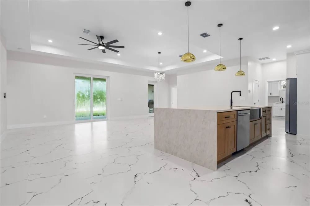 30643 APRICOT AVENUE Eustis, FL 32736