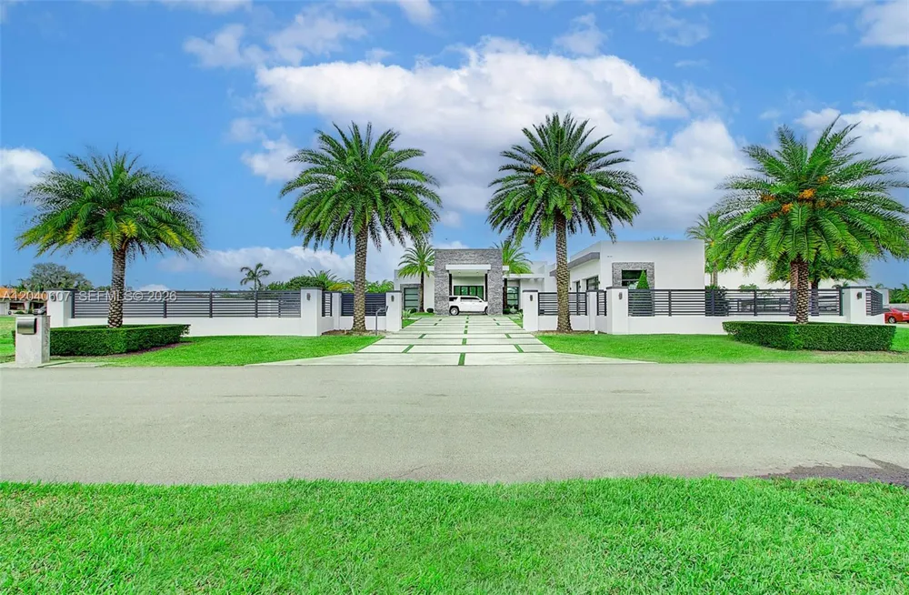 13052 NW 102nd Ave Hialeah Gardens, FL 33018