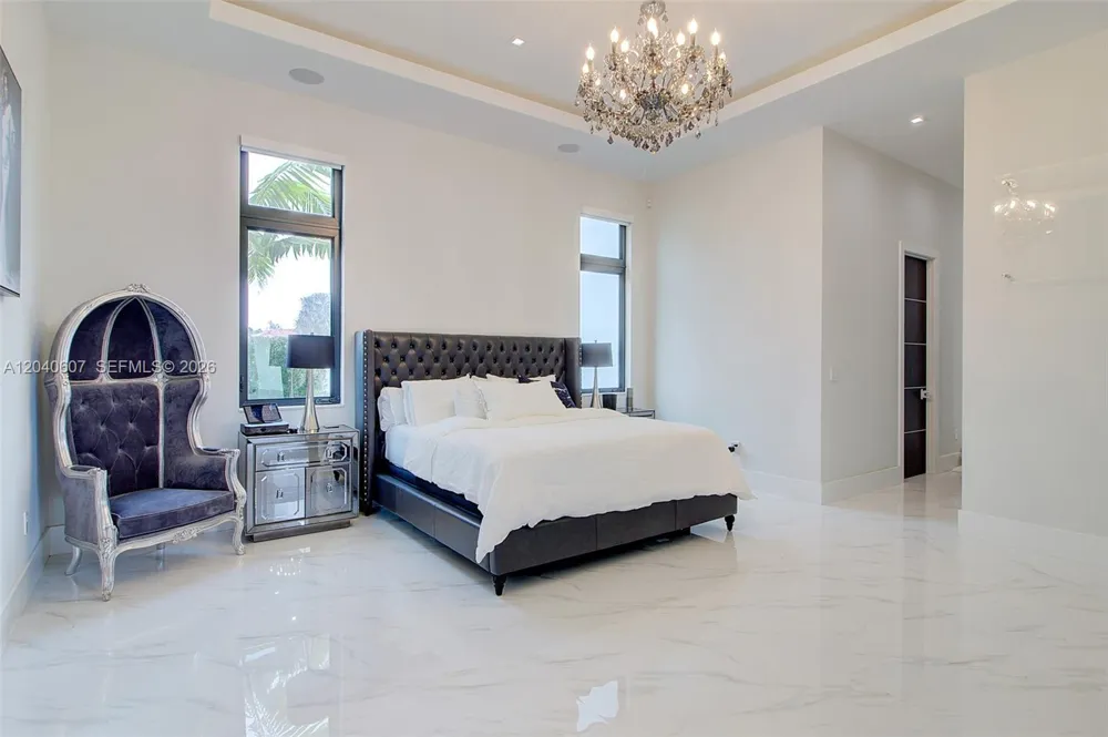 13052 NW 102nd Ave Hialeah Gardens, FL 33018