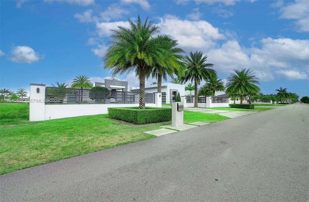 13052 NW 102nd Ave Hialeah Gardens, FL 33018