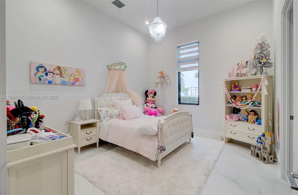 13052 NW 102nd Ave Hialeah Gardens, FL 33018