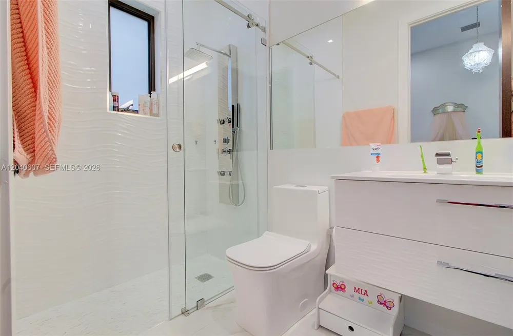 13052 NW 102nd Ave Hialeah Gardens, FL 33018