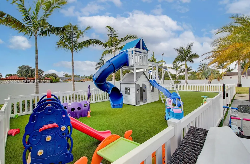 13052 NW 102nd Ave Hialeah Gardens, FL 33018