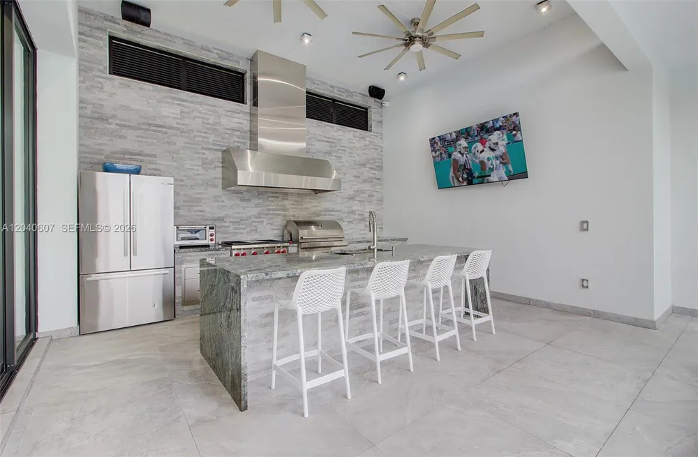 13052 NW 102nd Ave Hialeah Gardens, FL 33018