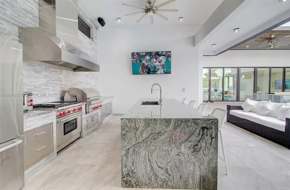 13052 NW 102nd Ave Hialeah Gardens, FL 33018