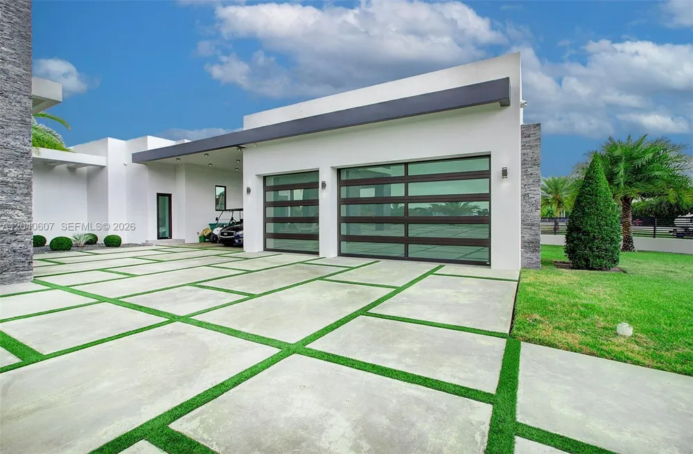 13052 NW 102nd Ave Hialeah Gardens, FL 33018