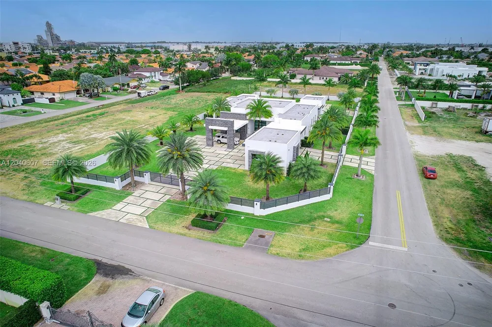 13052 NW 102nd Ave Hialeah Gardens, FL 33018