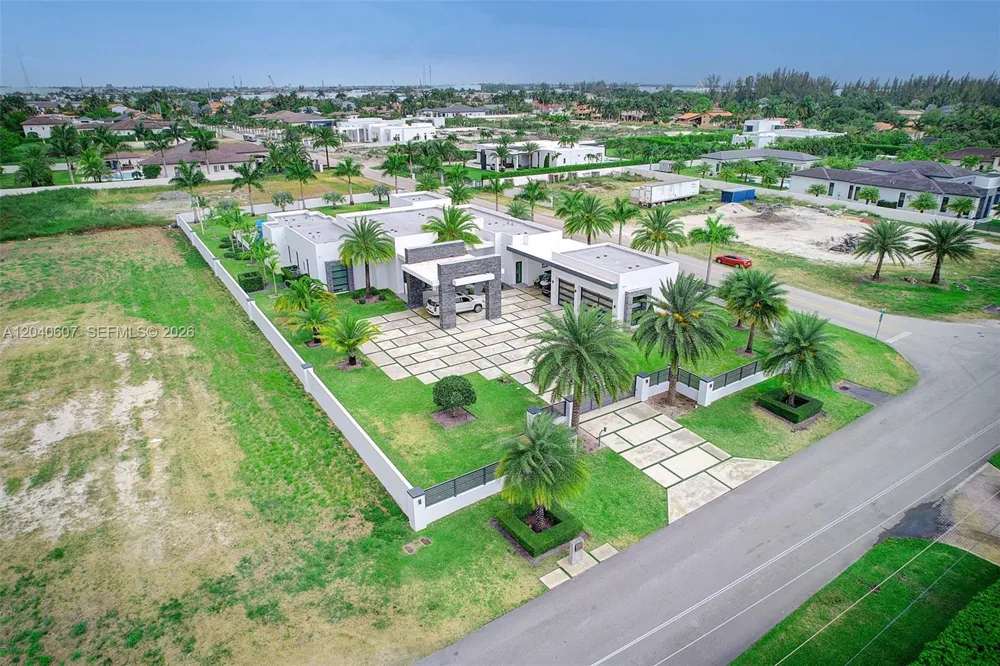 13052 NW 102nd Ave Hialeah Gardens, FL 33018
