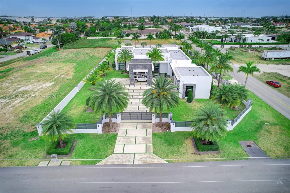 13052 NW 102nd Ave Hialeah Gardens, FL 33018