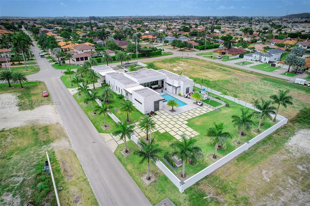 13052 NW 102nd Ave Hialeah Gardens, FL 33018