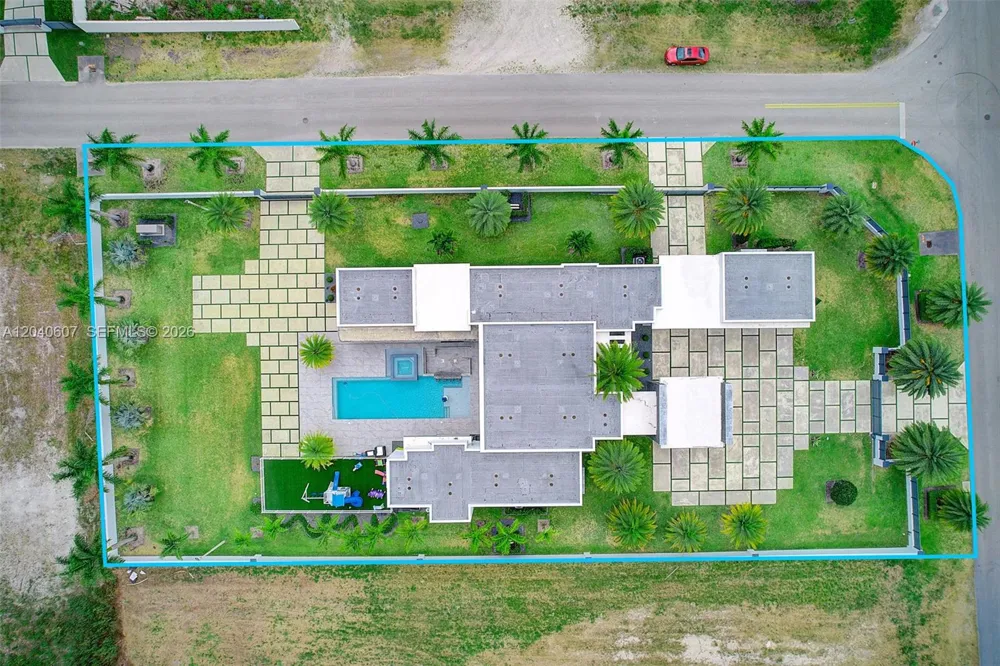 13052 NW 102nd Ave Hialeah Gardens, FL 33018
