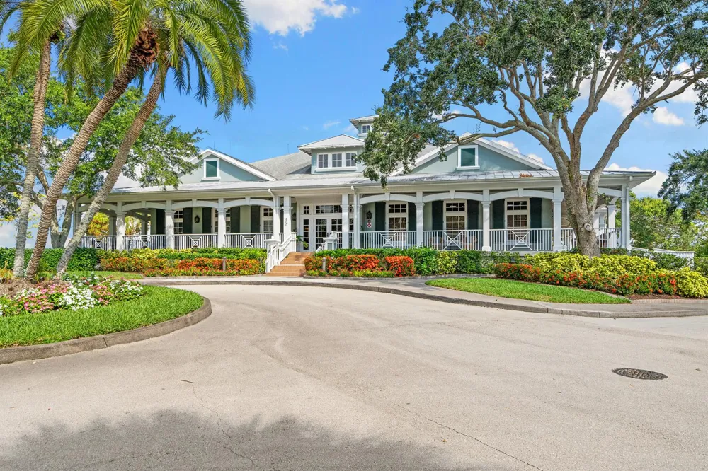 2320 Water Oak Court SW #123 Vero Beach, FL 32962