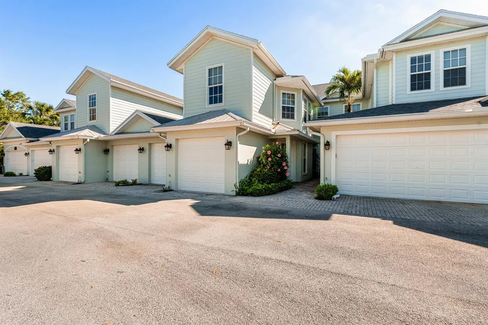 2320 Water Oak Court SW #123 Vero Beach, FL 32962