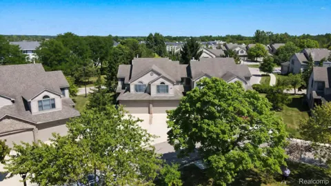45125 Horseshoe Circle