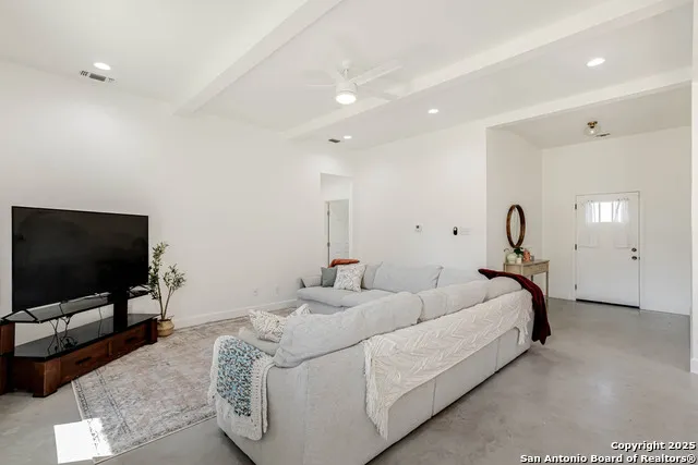 1209 Avenue K Hondo, TX 78861