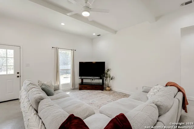 1209 Avenue K Hondo, TX 78861