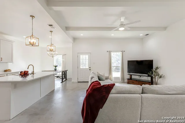 1209 Avenue K Hondo, TX 78861