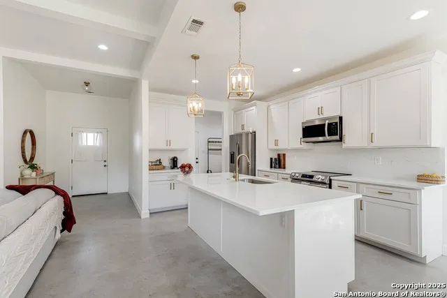 1209 Avenue K Hondo, TX 78861
