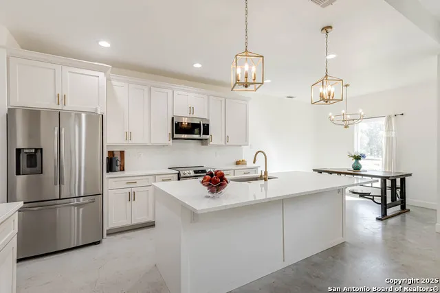 1209 Avenue K Hondo, TX 78861