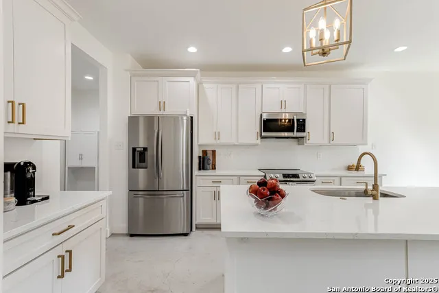 1209 Avenue K Hondo, TX 78861