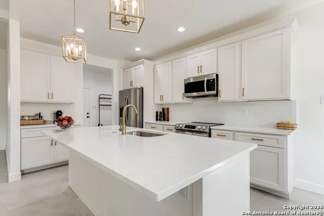 1209 Avenue K Hondo, TX 78861