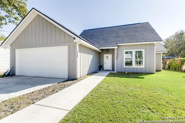 1209 Avenue K Hondo, TX 78861