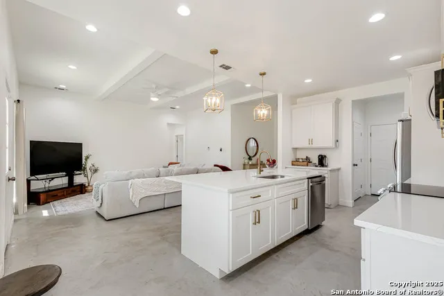 1209 Avenue K Hondo, TX 78861