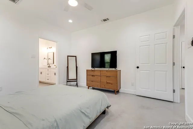 1209 Avenue K Hondo, TX 78861