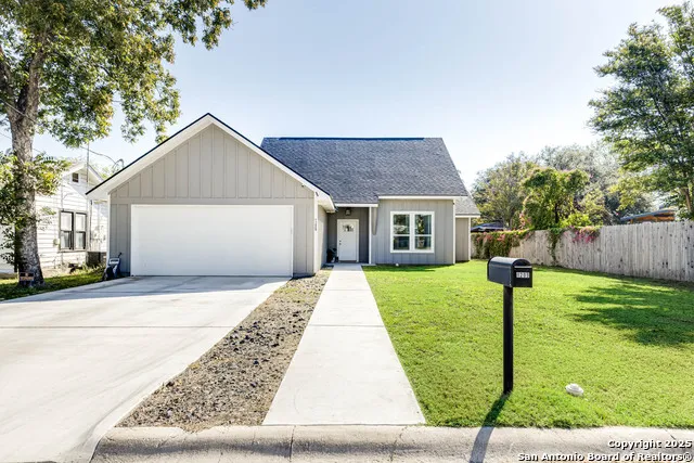 1209 Avenue K Hondo, TX 78861