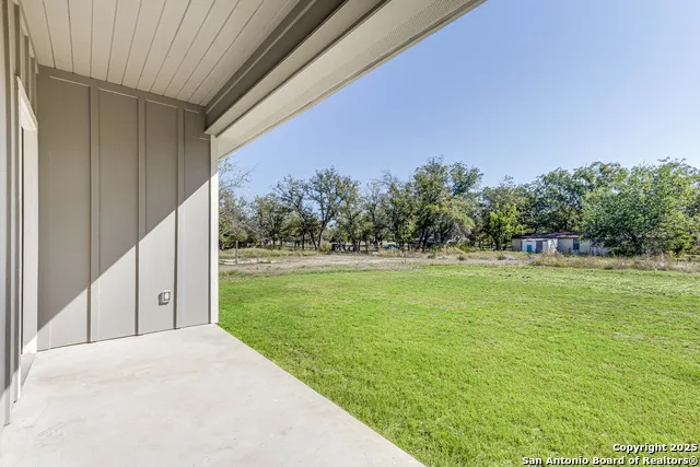 1209 Avenue K Hondo, TX 78861