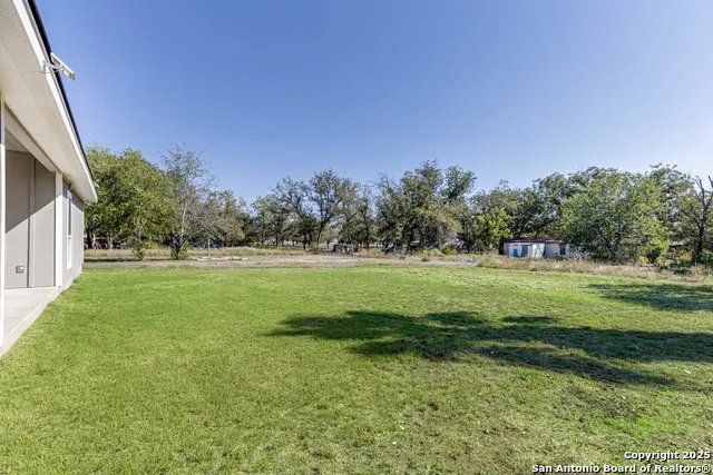 1209 Avenue K Hondo, TX 78861