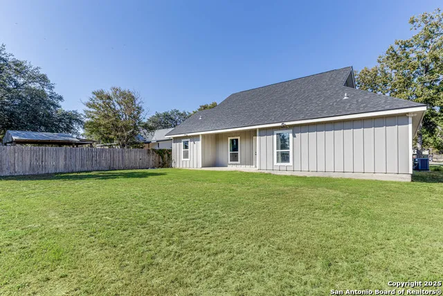 1209 Avenue K Hondo, TX 78861