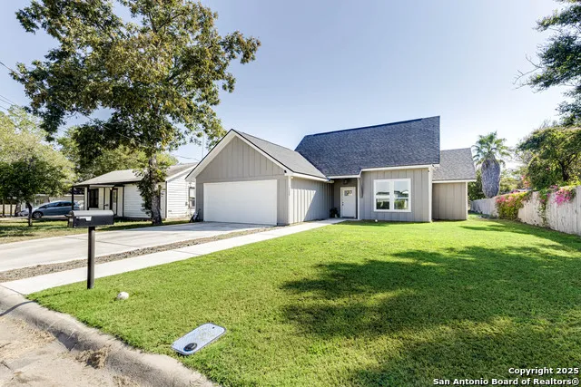 1209 Avenue K Hondo, TX 78861