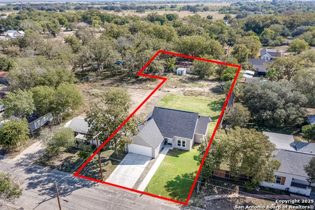 1209 Avenue K Hondo, TX 78861