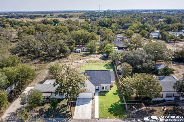 1209 Avenue K Hondo, TX 78861