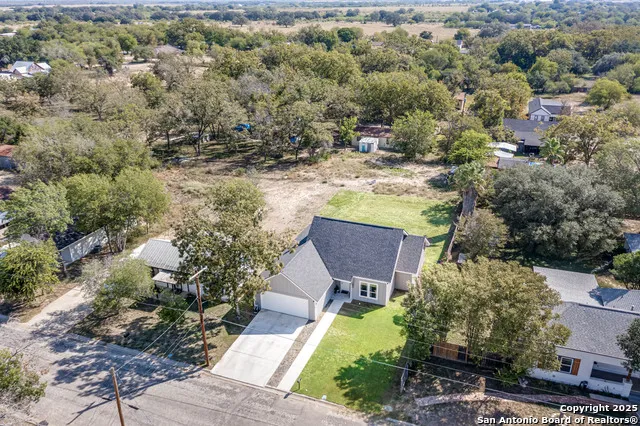1209 Avenue K Hondo, TX 78861