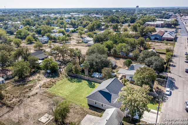 1209 Avenue K Hondo, TX 78861