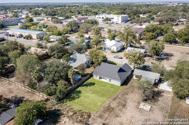 1209 Avenue K Hondo, TX 78861