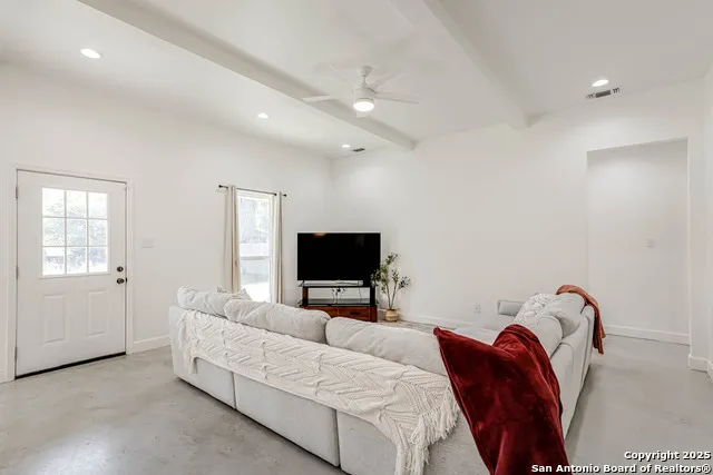 1209 Avenue K Hondo, TX 78861