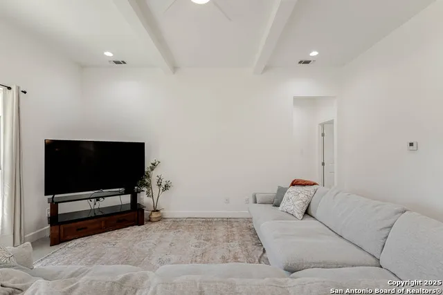 1209 Avenue K Hondo, TX 78861