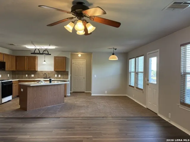 15818 TURFWAY PARK Selma, TX 78154