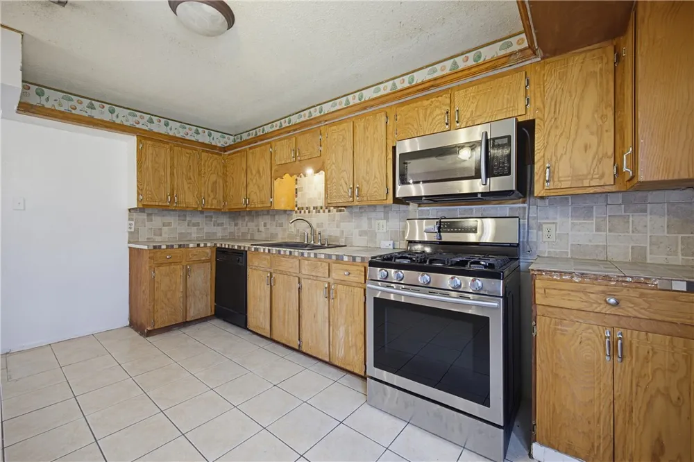 307 Bullard Odem, TX 78370