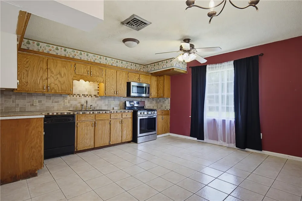 307 Bullard Odem, TX 78370