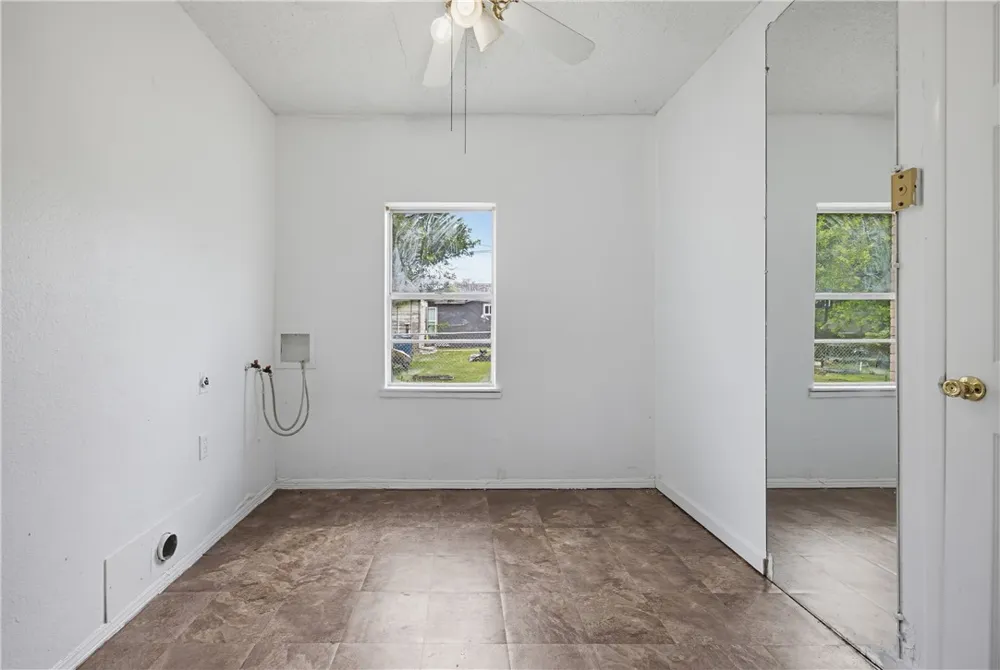 307 Bullard Odem, TX 78370